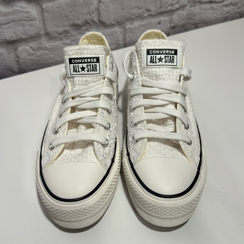 NWT converse - Picture 2 of 9